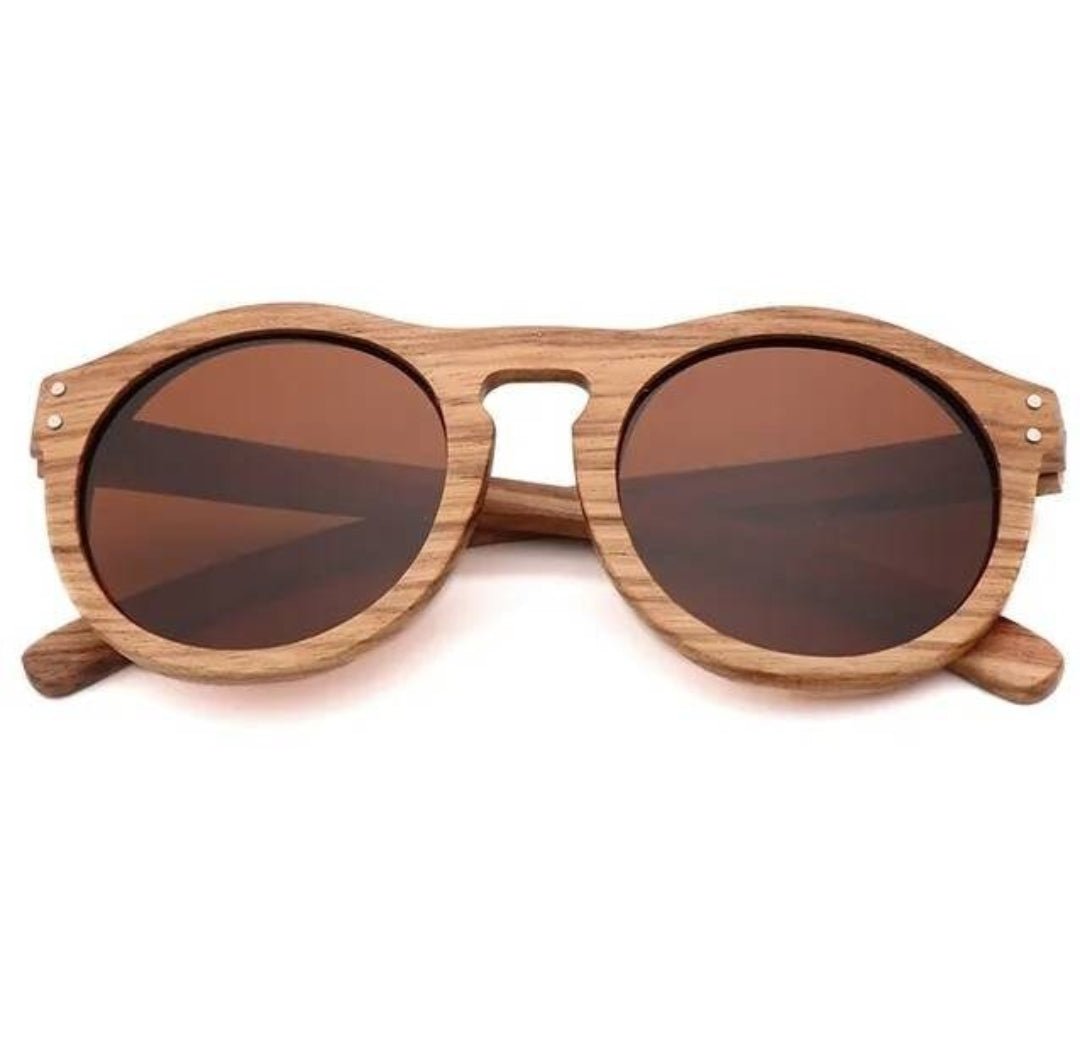 Occhiali da sole in legno