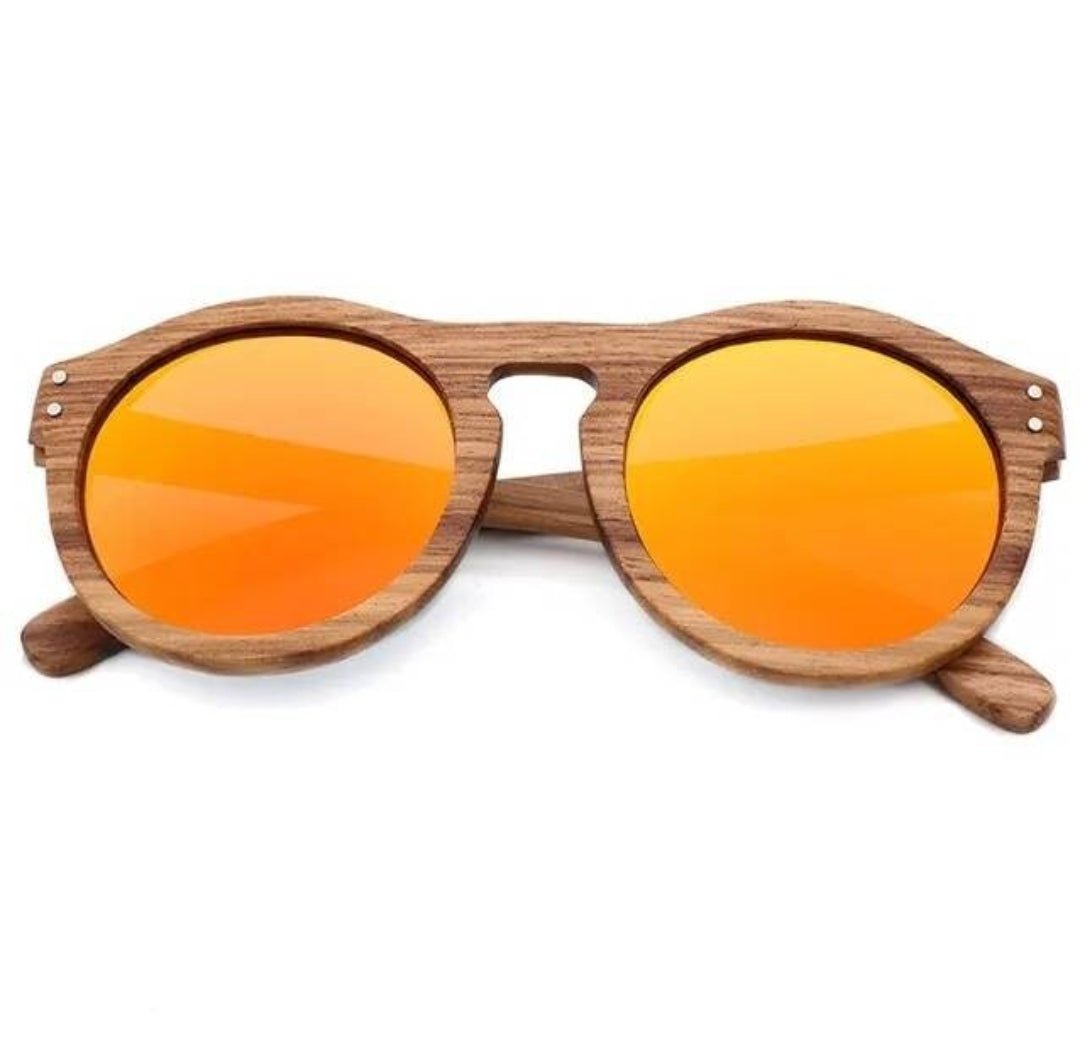 Occhiali da sole in legno